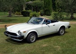 Noleggio Fiat 124 spider America in Toscana con o senza autista