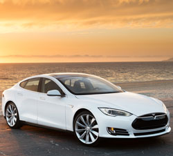 Noleggio Tesla S 100% elettrica nelle Marche Ancona Pesaro
